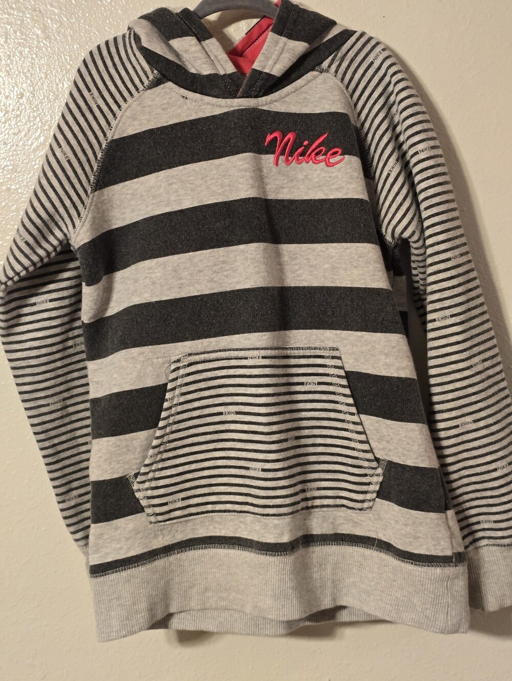 Nike Girls 6X Striped Pullover Hoodie Gray Black Pink Script Logo